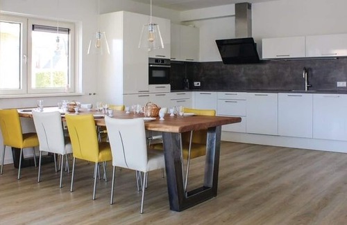 Idskenhuizen House | Atmospheric villa on the water, at a holiday park in Friesland