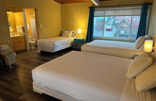 Astoria Hotel | Atomic Motel