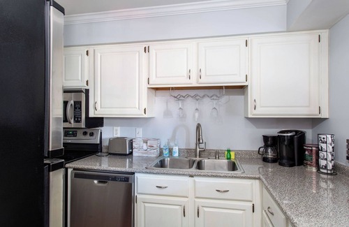 Rolling Mill Hill Condo | Attached Units! Park Free Walk 2 Broadway