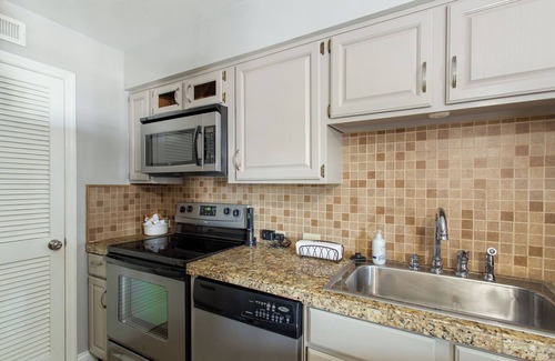 Rolling Mill Hill Condo | Attached Units! Park Free Walk 2 Broadway