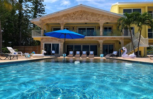 Marathon House | Attention Large Groups! 14Bd/10Bth Home Comfortably Accommodates Up to 30!
