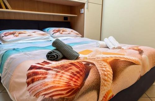 San Bartolomeo al Mare Apartment | Attic Apartment Villa Rosa con posto auto privato