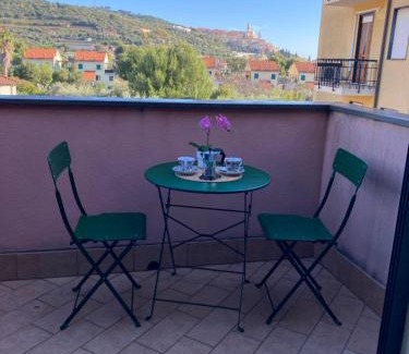 San Bartolomeo al Mare Apartment | Attic Apartment Villa Rosa con posto auto privato