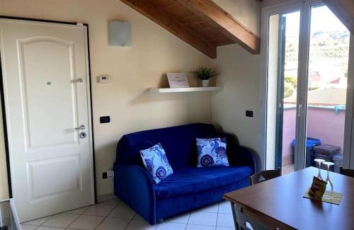 San Bartolomeo al Mare Apartment | Attic Apartment Villa Rosa con posto auto privato