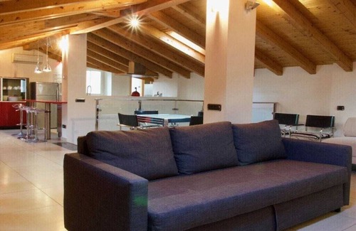 Laglio House | Attic with shared pool