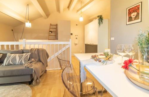 Chiaravalle Apartment | Attico Elegante Centralissimo