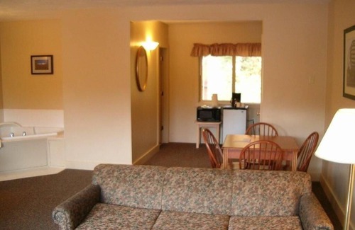 Bartlett Hotel | Attitash Motel