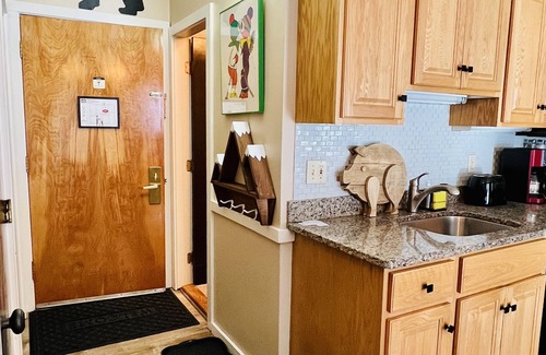 Bartlett Apartment | ATTITASH STUDIO🌟MOUNTAIN VIEW🌟STORYLAND🌟 POOLS🌟 NEWLY REMODELED