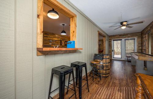 Gatlinburg - Pigeon Forge Ski Chalet | Attitude Adjustment by Eden Crest