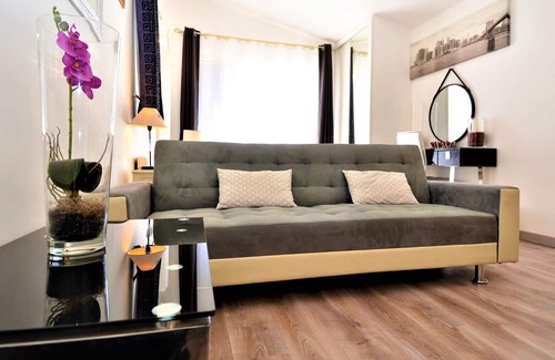 Saint-Saturnin-les-Avignon House | Attractive, air-conditioned vacation home with private swimming pool.