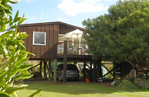 Whiritoa House | Attractive 2 bed bach in secluded setting