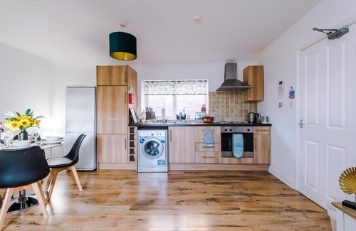 Chester Apartment | Attractive 2-Bed City Centre Apartment in Chester by 53 Degrees Property, Ideal for Groups & Professionals - Sleeps 5