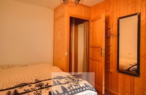 Anzere Apartment | Attractive 2-room apartment on the village square.It has one bedroom with a double bed and a spaciou