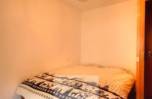 Anzere Apartment | Attractive 2-room apartment on the village square.It has one bedroom with a double bed and a spaciou
