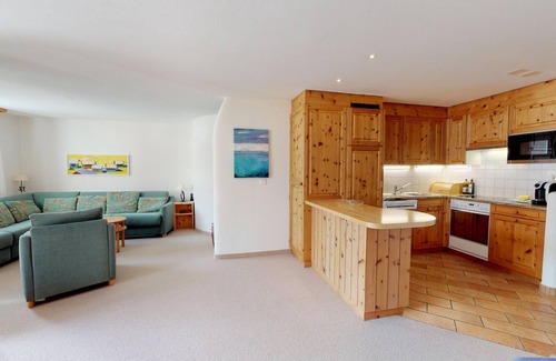 Silvaplana Apartment | Attractive and bright 3-bedroom apartment with beautiful mountain and lake view.