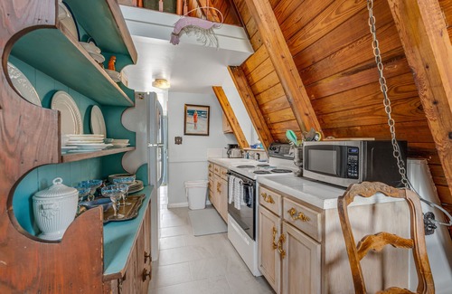 Holden Beach House | Attractive & Dog-Friendly Beachfront House w/Private W/D, AC, Free WiFi, & Patio