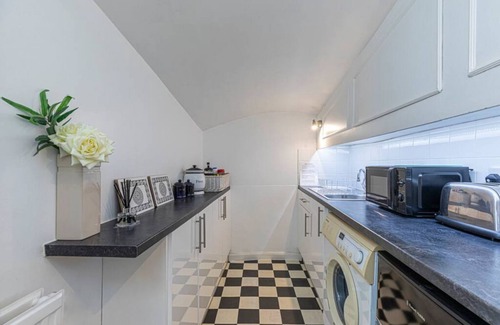 Little Venice Apartment | Attractive flat in Little Venice