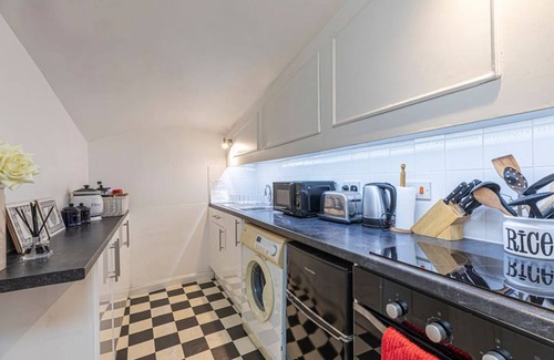 Little Venice Apartment | Attractive flat in Little Venice
