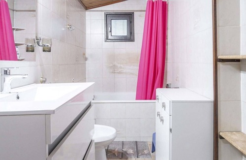Cessenon-sur-Orb House | Attractive Holiday Home in Cessenon-Sur-Orb with Terrace