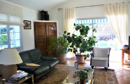 Cereste House | Attractive Holiday Home in C reste with Pool