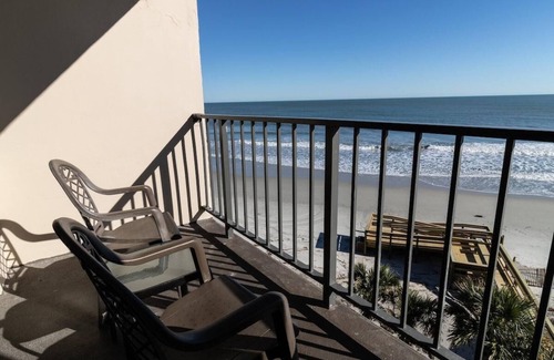 Litchfield by the Sea Apartment | Attractive Oceanfront King Room 5th Flr