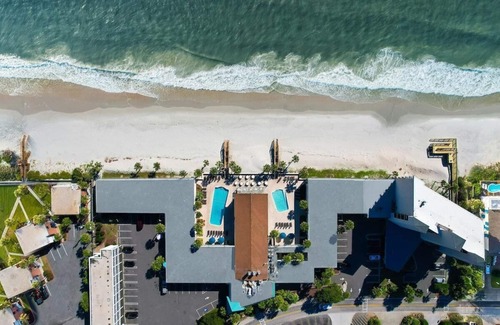 Litchfield by the Sea Apartment | Attractive Oceanfront King Room 5th Flr
