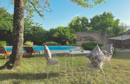 Duras House | Attractive property set within idyllic gardens