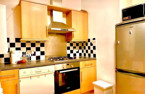 Riverside Apartment | Attractive Tower Bridge Apartment! 2 Mins From the River Side!