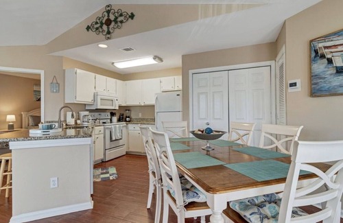 Gulf Shores Condo | Attractively furnished condo in a great location, just minutes to the beach.