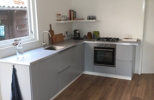 Bergen House | attractively furnished house with front and back garden