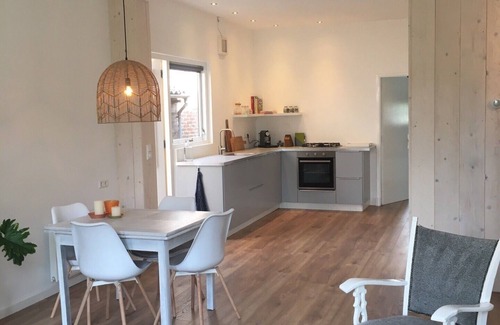 Bergen House | attractively furnished house with front and back garden