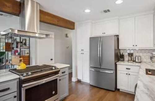 Highland House | ATX City Bungalow | Single Family Home in Austin
