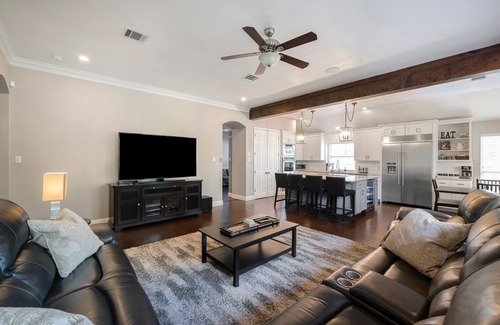 Scofield Farms House | ATX LUXE PLAY GOLF