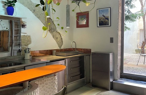 Beziers City Centre Apartment | Atypical loft/Air-conditioned/Hyper center - quiet/Small terrace.