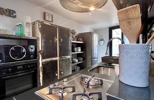 Brive-la-Gaillarde Apartment | Atypique Loft avec Clim et Patio en Hyper Centre