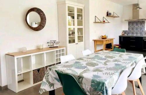 Talmont-Saint-Hilaire Apartment | "AU BOIS DES AILES" Maison 6 personnes, internet wifi, piscine chauffée, jardin cosy