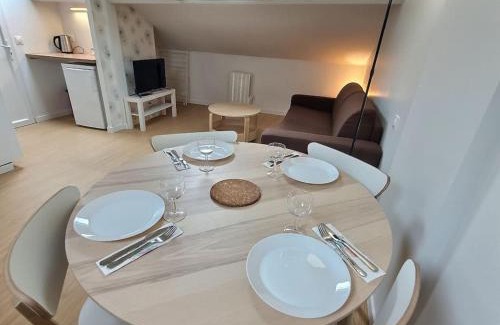 Chelles Apartment | Au bord du canal G *Paris*Disney*Gare*