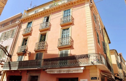Hyeres City Centre Apartment | Au Cœur de Hyeres. Idéalement Situé. Appartement Confort, Idéal Pour les Couples