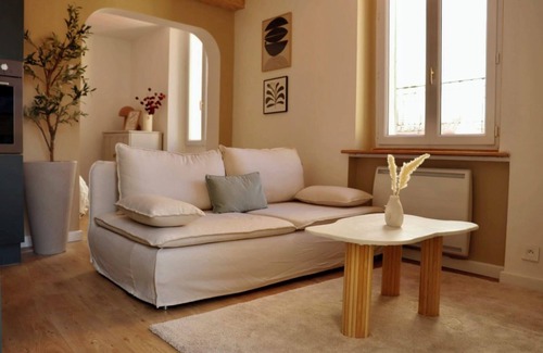 Hyeres City Centre Apartment | Au Cœur de Hyeres. Idéalement Situé. Appartement Confort, Idéal Pour les Couples