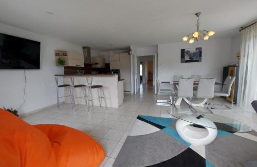 Saint-Jorioz Apartment | Au cœur de St Jorioz, spacieux appartement avec terrasse et vue montagne.