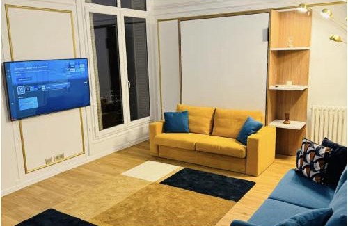 Faubourg-du-Roule Apartment | Au cœur des Champs Élysées
