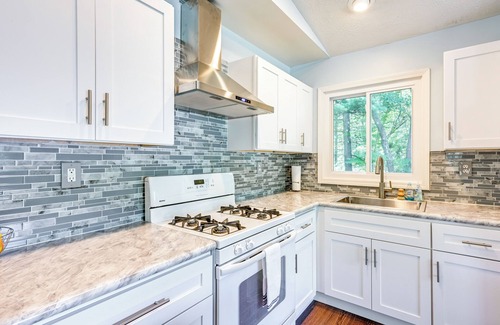 Au Gres Cabin | Au Gres Vacation Rental Cabin < 1 Mi to Lake Huron