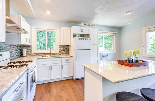 Au Gres Cabin | Au Gres Vacation Rental Cabin < 1 Mi to Lake Huron