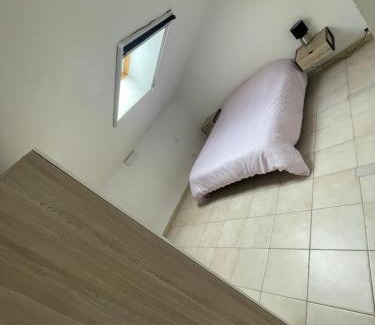 Cornillon-Confoux Apartment | Au petit Olivier, Appartement avec jardin et piscine