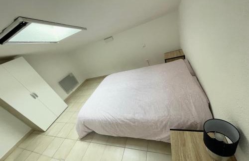 Cornillon-Confoux Apartment | Au petit Olivier, Appartement avec jardin et piscine