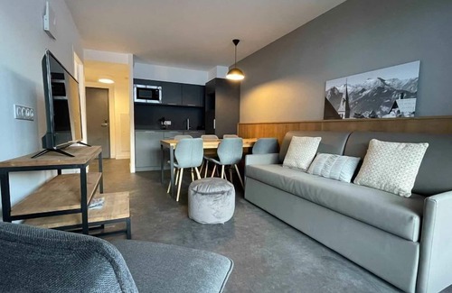 Auris Condo | Au pied des Pistes! Apt Lumineux + Accès Piscine