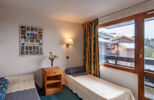 Meribel-Mottaret Apartment | Au pied des pistes, balcon, casier à skis, proche commerces - FR-1-355-102