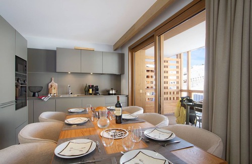 Bergers Condo | Au pied des pistes ! Vue imprenable + piscine