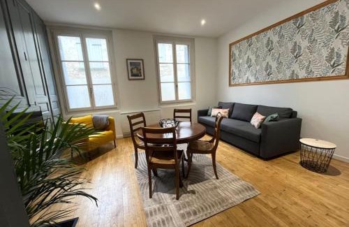 Azay-le-Rideau Apartment | Au pied du château