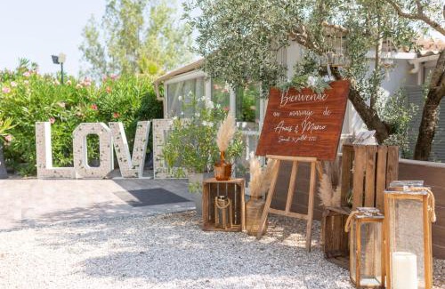 Tourrettes Hotel | Auberge Des Pins